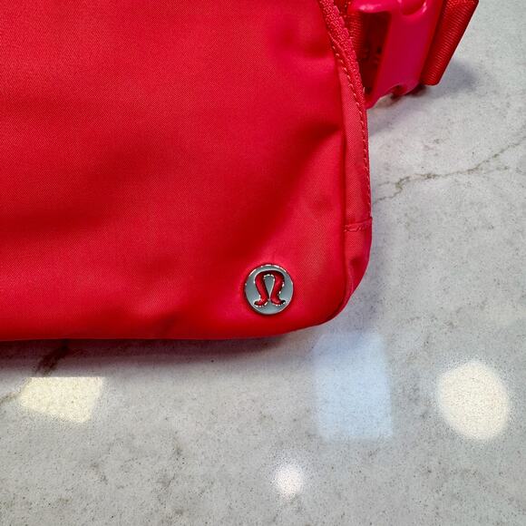 lululemon Everywhere Belt Bag Lip Gloss Pink Nylon Crossbody Y2K Sport Gorpcore - Picture 6 of 15